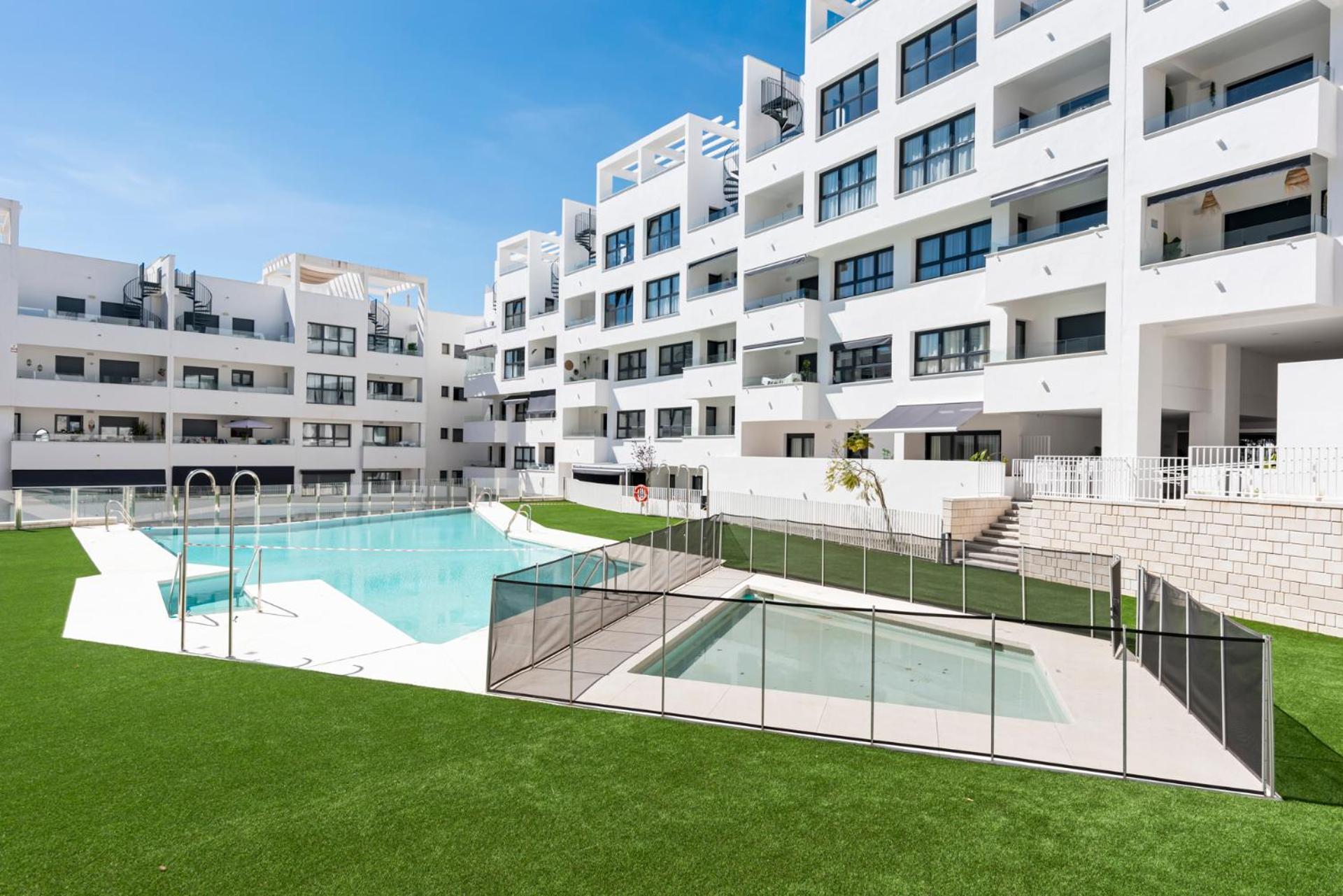 Beautiful 2-Bedroom Apartment Near Center And Beach Estepona Zewnętrze zdjęcie